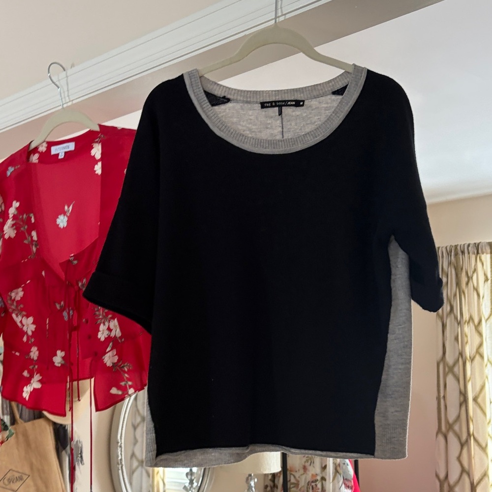Black & Gray Crewneck Short Sleeve Sweater
Rag and bone